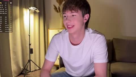 Snapshot of sunshinealex chatting on 10/08/25, 01:25 sunshinealex online show from 10/08/25, 01:25