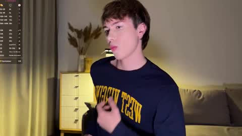 Snapshot of sunshinealex chatting on 10/11/25, 04:33 sunshinealex online show from 10/11/25, 04:33