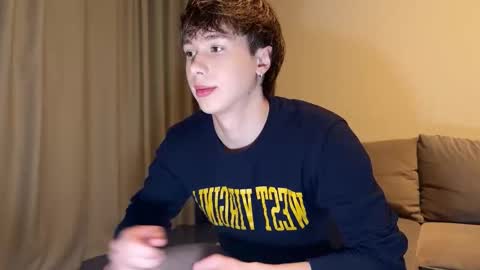 Snapshot of sunshinealex chatting on 12/14/25, 05:46 sunshinealex online show from 12/14/25, 05:46