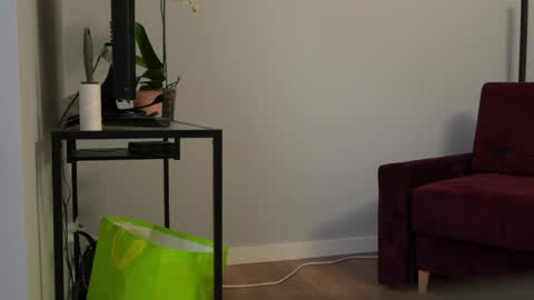 Snapshot of sunshineanna86 chatting on 05/15/26, 07:21 sunshineanna86 online show from 05/15/26, 07:21