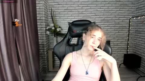 anna online show from 09/29/25, 01:38