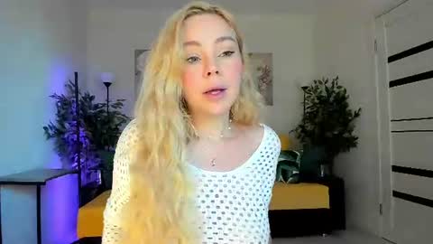 Snapshot of super_peach chatting on 06/10/26, 05:07 Jenn online show from 06/10/26, 05:07