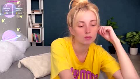 Snapshot of super_peach_stream chatting on 09/09/25, 11:43 ANNApvt open full info in bio online show from 09/09/25, 11:43