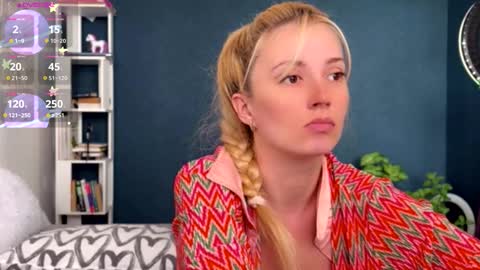 Snapshot of super_peach_stream chatting on 09/19/25, 12:17 ANNApvt open full info in bio online show from 09/19/25, 12:17