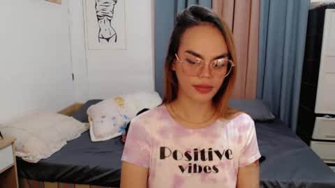 Snapshot of superhotvaleria chatting on 05/03/26, 02:01 Im val online show from 05/03/26, 02:01