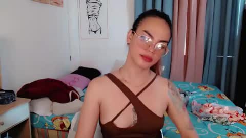 Snapshot of superhotvaleria chatting on 05/09/26, 04:50 Im val online show from 05/09/26, 04:50