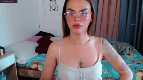 Snapshot of superhotvaleria chatting on 05/18/26, 06:41 Im val online show from 05/18/26, 06:41