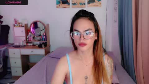 Snapshot of superhotvaleria chatting on 05/23/26, 12:49 Im val online show from 05/23/26, 12:49