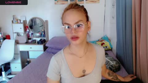 Snapshot of superhotvaleria chatting on 06/08/26, 01:09 Im val online show from 06/08/26, 01:09