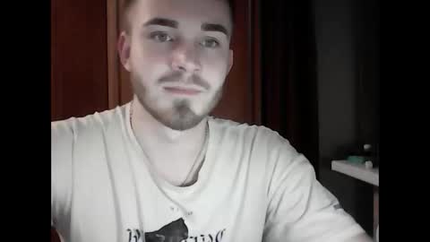 Snapshot of supermanqsky chatting on 12/12/24, 02:11 SupermanQSky online show from 12/12/24, 02:11