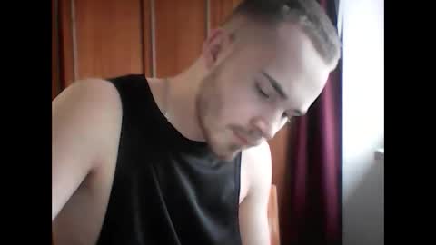 Snapshot of supermanqsky chatting on 01/08/25, 11:32 SupermanQSky online show from 01/08/25, 11:32