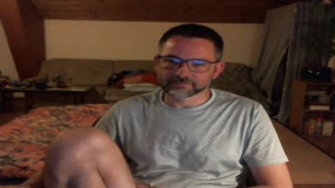 Snapshot of supersquirrel81 chatting on 05/23/26, 01:22 supersquirrel81 online show from 05/23/26, 01:22