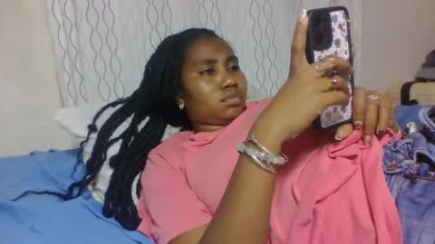 Snapshot of surbelle chatting on 05/09/26, 11:48 surbelle online show from 05/09/26, 11:48