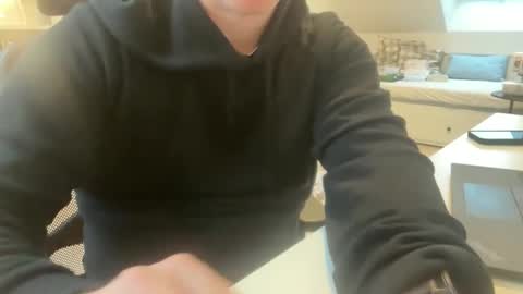 Snapshot of surfstar81 chatting on 11/18/25, 07:13 surfstar81 online show from 11/18/25, 07:13