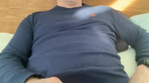 Snapshot of surfstar81 chatting on 11/23/25, 08:36 surfstar81 online show from 11/23/25, 08:36