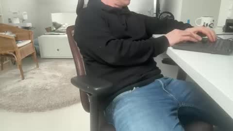 Snapshot of surfstar81 chatting on 12/04/25, 10:13 surfstar81 online show from 12/04/25, 10:13