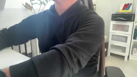 Snapshot of surfstar81 chatting on 12/15/25, 12:09 surfstar81 online show from 12/15/25, 12:09