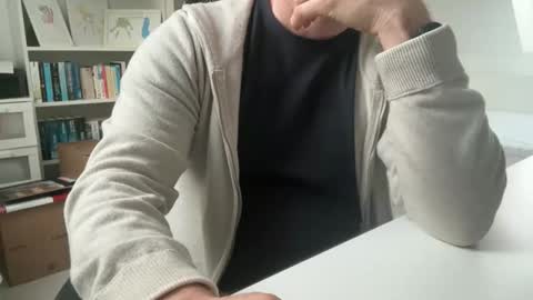Snapshot of surfstar81 chatting on 12/18/25, 08:53 surfstar81 online show from 12/18/25, 08:53