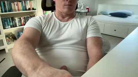 Snapshot of surfstar81 chatting on 03/03/26, 11:05 surfstar81 online show from 03/03/26, 11:05