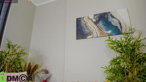 Annie online show from 11/30/25, 01:09