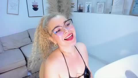 Snapshot of susan_blond chatting on 07/16/26, 12:11 susan_blond online show from 07/16/26, 12:11