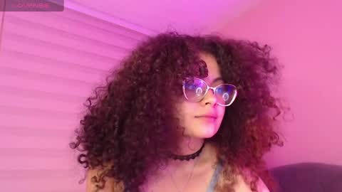 Snapshot of susan_bluee chatting on 12/04/24, 04:27 Susan online show from 12/04/24, 04:27