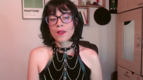 susana_w online show from 09/17/25, 10:33