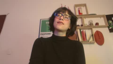 susana_w online show from 12/22/25, 10:18