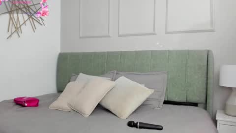 Amelia  online show from 03/18/26, 12:30