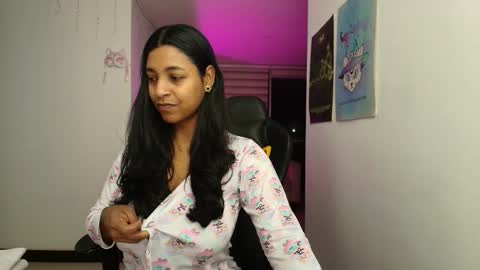 Snapshot of susanrhodes_ chatting on 10/01/25, 09:04 Susan Rhodes online show from 10/01/25, 09:04