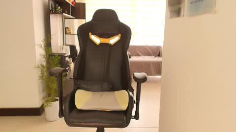 Snapshot of susanrhodes_ chatting on 10/28/25, 02:20 Susan Rhodes online show from 10/28/25, 02:20