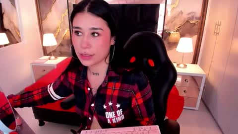 susanvilla online show from 11/26/25, 07:48