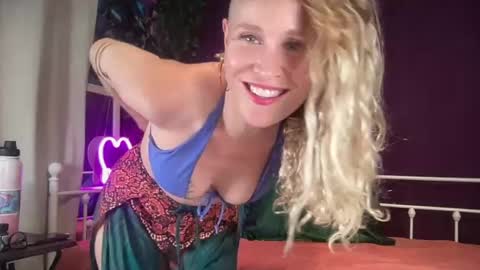 Susie and Lacey online show from 07/12/26, 09:11