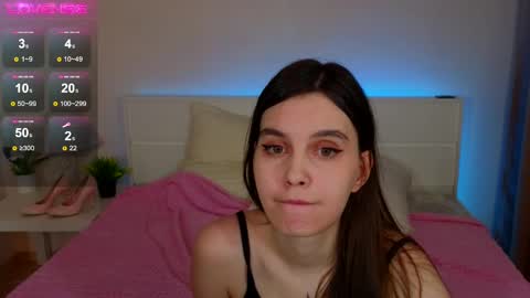 Susie online show from 03/11/25, 04:10