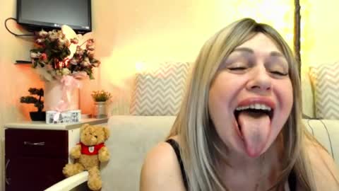 Snapshot of susiexnoreen chatting on 07/06/26, 12:40 SusiexNoreen online show from 07/06/26, 12:40