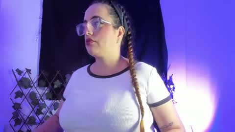 sussanmiller_ online show from 10/25/25, 05:37