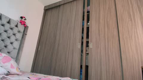 Snapshot of sussidream chatting on 10/29/25, 08:10 Andrea online show from 10/29/25, 08:10