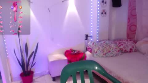 Snapshot of sussy_222 chatting on 12/15/25, 01:43 susy online show from 12/15/25, 01:43