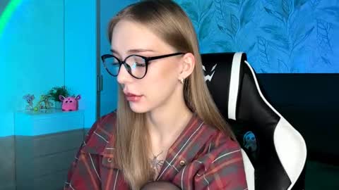 Jessica online show from 11/23/25, 05:24