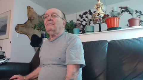 Otto online show from 12/25/24, 05:58