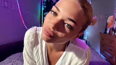 Snapshot of suzannabarmes chatting on 08/04/26, 10:23 Stacy online show from 08/04/26, 10:23