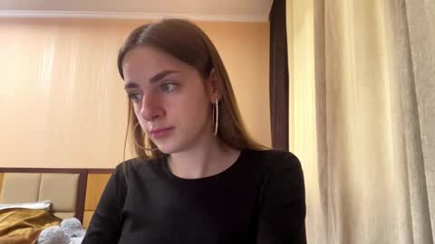 Snapshot of suzannetigerino chatting on 06/08/26, 11:21 Emila online show from 06/08/26, 11:21