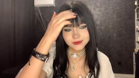 EmilySuonn online show from 04/22/26, 05:43