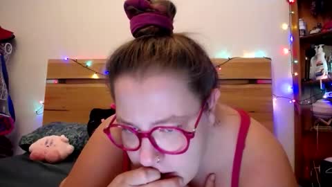 suzie stardust online show from 02/21/26, 10:27