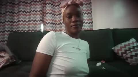 Snapshot of suzita510158 chatting on 11/04/25, 10:47 Wildpeachy online show from 11/04/25, 10:47