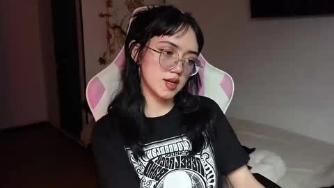 Snapshot of suzumi_ chatting on 12/14/24, 04:42 Jadde  online show from 12/14/24, 04:42