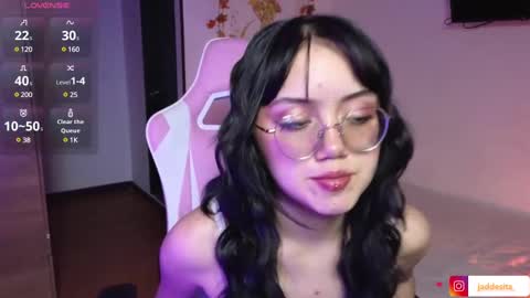 Snapshot of suzumi_ chatting on 01/07/25, 06:35 Jadde  online show from 01/07/25, 06:35