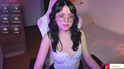 Snapshot of suzumi_ chatting on 01/07/25, 09:35 Jadde  online show from 01/07/25, 09:35