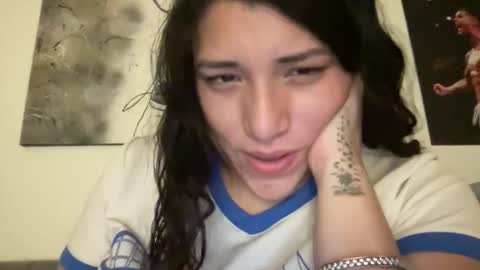 Snapshot of suzyishellawet chatting on 04/15/26, 03:35 Suzy online show from 04/15/26, 03:35