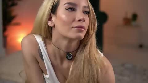 SweetLuna online show from 04/11/26, 03:00